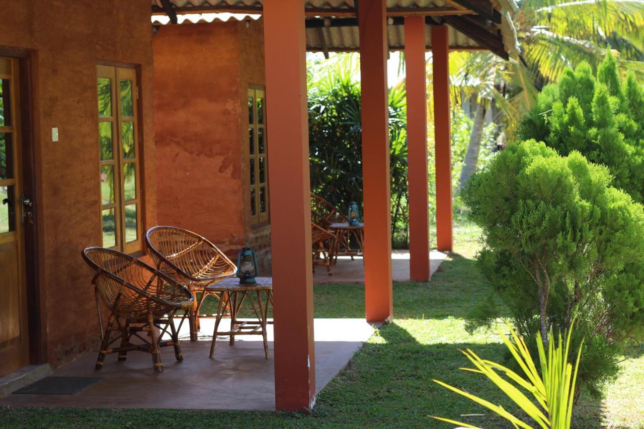 Wild Breeze Hotel Tissamaharama Buitenkant foto