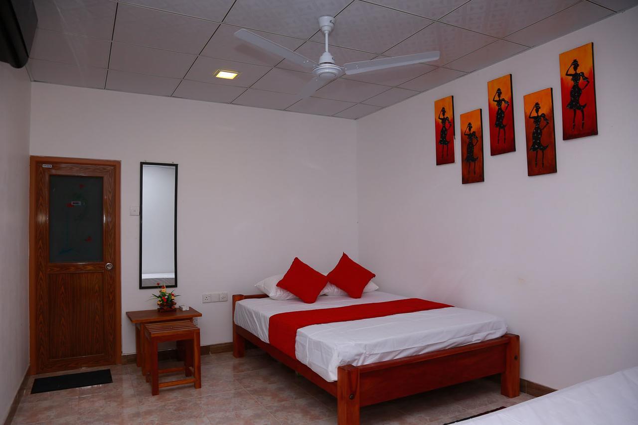 Wild Breeze Hotel Tissamaharama Buitenkant foto